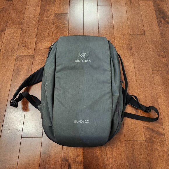 Arcteryx Blade 20 laptop commuter backpack in gray - Picture 1 of 11